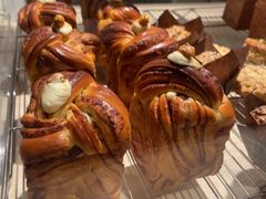 -VERIE BAKEHOUSE