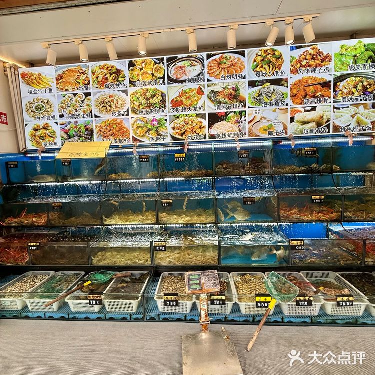 侨港风情街这边平价又美味的海鲜！！