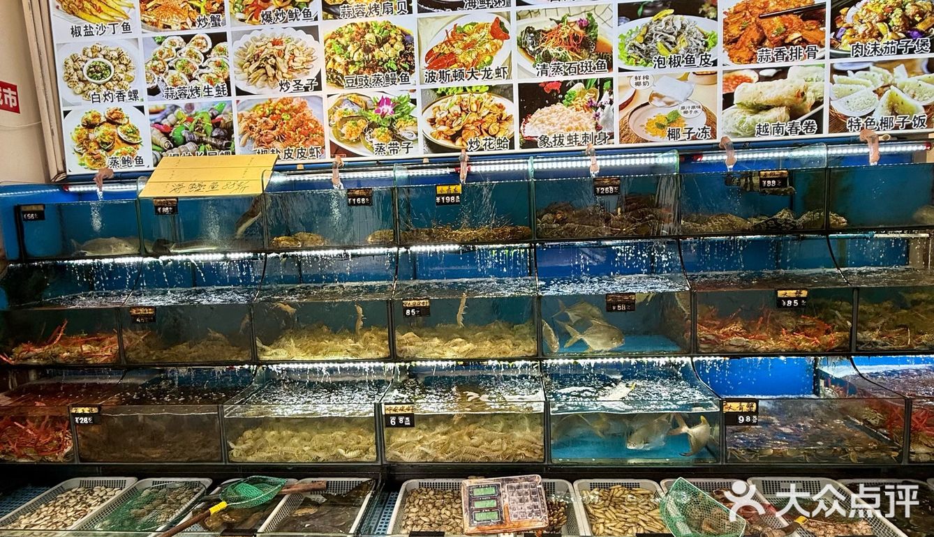 侨港风情街这边平价又美味的海鲜！！