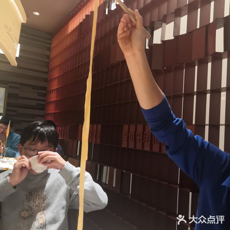 提个意见，菜品与其他火锅店比还是少了一些