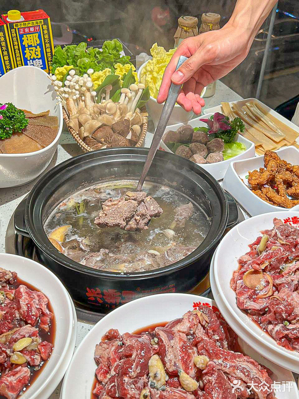 只有高品质的牛肉～才经得住这样的锅底吧 ️霸王牛肉