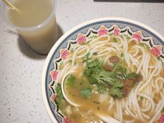 -鑫花溪牛肉米粉(人民广场店)