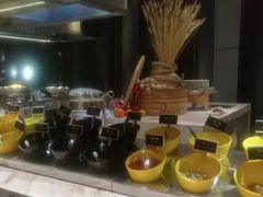 自助调料区-金陵饭店 56F 家·海鲜火锅餐厅