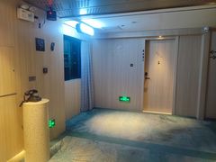 -深圳龙华大浪商业中心亚朵X酒店
