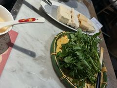 -尚尚仙·酸汤猪手·猪肚鸡火锅(华联万柳购物中心店)