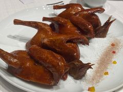 招牌玻璃皮乳鸽-北京厨房(SKP店)