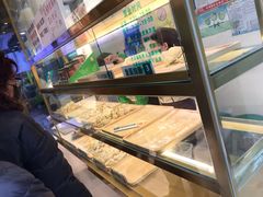 面包甜点陈列柜-袁亮宏饺子云吞(侯家桥菜场店)