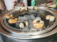 -围炉肉舍•炭烤活鳗•丹东海鲜烤肉(步行街店)