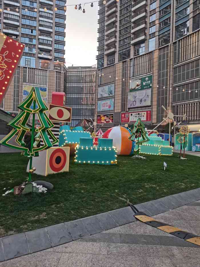 日月光中心-"离田子坊很近,逛完田子坊就过去转了转,平.