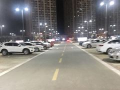 -融创茂-停车场