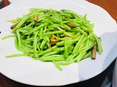 芦蒿炒香干-龙梅肥肠鱼(明瓦廊店)