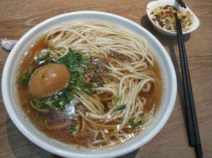 北大餐厅抻面大骨头-"[薄荷]环境:人很多干净卫生地方都很大.