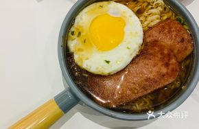 Fried Egg with Spam and Instant Noodles
