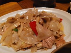 杏鲍菇竹耳爽肉片-十三式重庆江湖菜(金茂览秀城店)