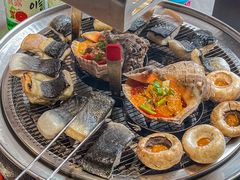 -围炉肉舍•炭烤活鳗•丹东海鲜烤肉(步行街店)