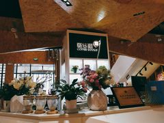 -新华里咖啡书吧(新华书店小寨店)