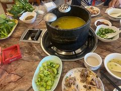 -鲁朗纳麦石锅鸡庄园