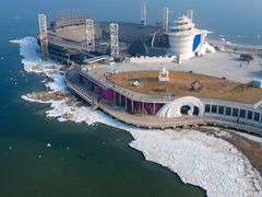 -北戴河碧螺塔海上酒吧公园