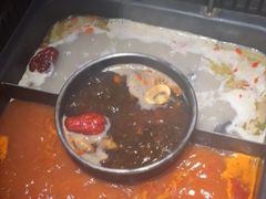 -老牌坊云南鱼豆花火锅(哈西万达店)