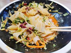传统麻酱凉皮-西北杂粮筐凉皮大王(环球中心店)