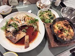 -梓檚中餐厅湖北菜小龙虾武昌鱼排骨藕汤(黄鹤楼店)