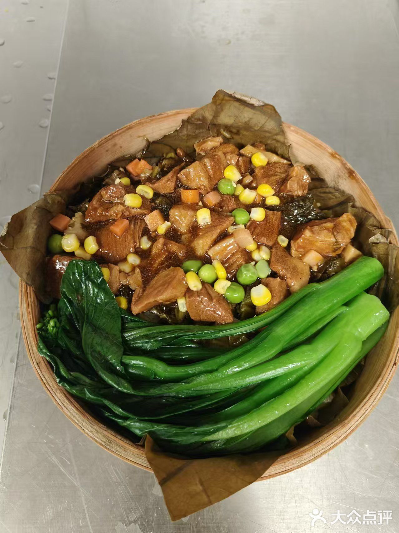 油亮亮的卤肉饭，真满足