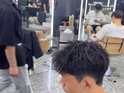 -藤野造型·烫·染发型设计店