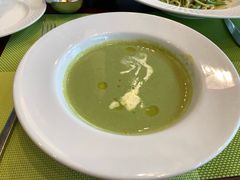 -香格里拉鱼跃地中海西餐厅·牛排披萨