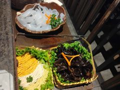 三色火锅面-湊湊火锅·茶憩(新中关购物中心店)
