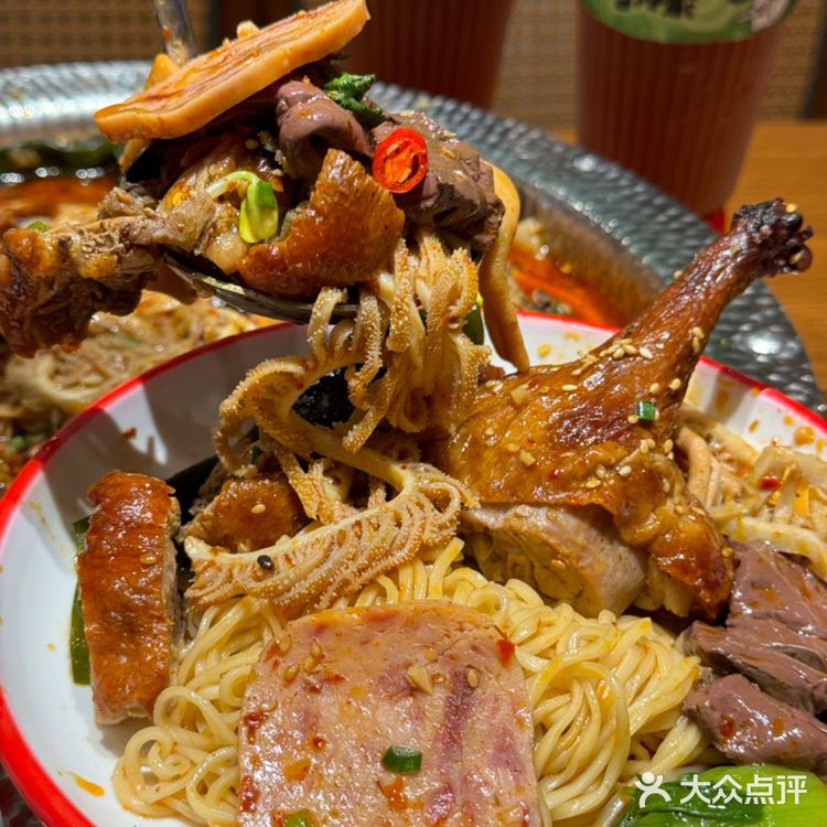 很适合中饭来吃～姚妃媱冒烤鸭(吴江路湟普汇店)