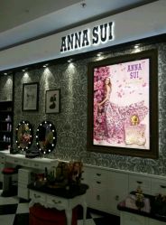 -ANNA SUI