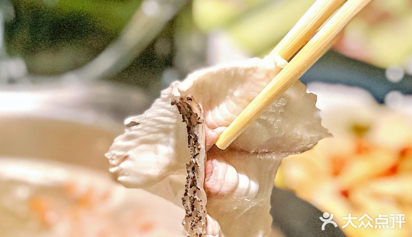 鲜掉眉毛❗️姐妹带我吃的这家薄如纸的斑鱼火锅真🉑