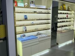 -视野联行眼镜•蔡司•依视路(温江店)