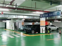 -苏州汇融广场假日酒店-停车场