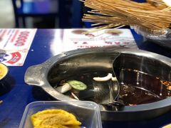 -马路边边串串香(苗栗路店)