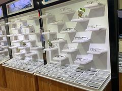 -MiRi眼镜·蔡司·星趣控·尼康控优点视觉合作店(南京东路店)