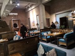 大堂-苹果树下艺术餐厅(宋庄店)