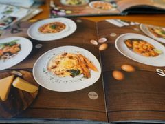 -Chom Cafe and Restaurant