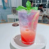 冰块点缀的清凉