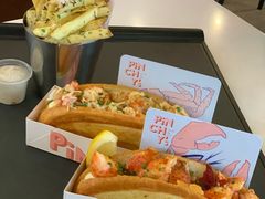 -Pinchy's Lobster & Champagne Bar