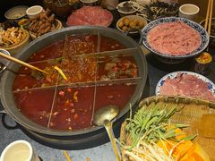 -渝嘴小老弟老火锅(华新村店)