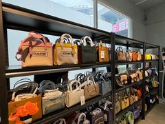 -百年港湾奥特莱斯(香炉礁店)