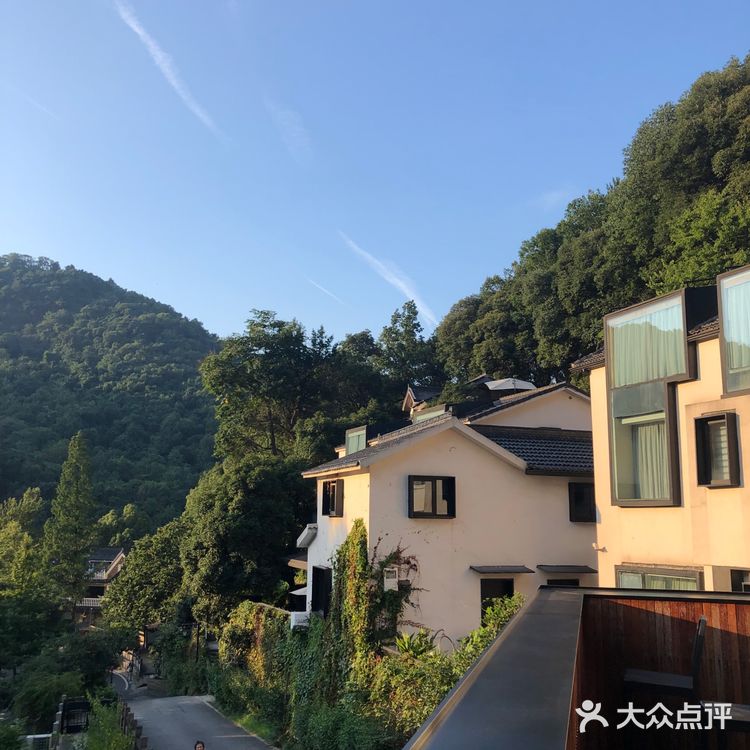 上山的环境还不错，路过南山路
