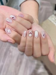 -花岐款式专研健康美甲沙龙