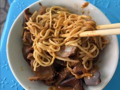 -松树干拌面店