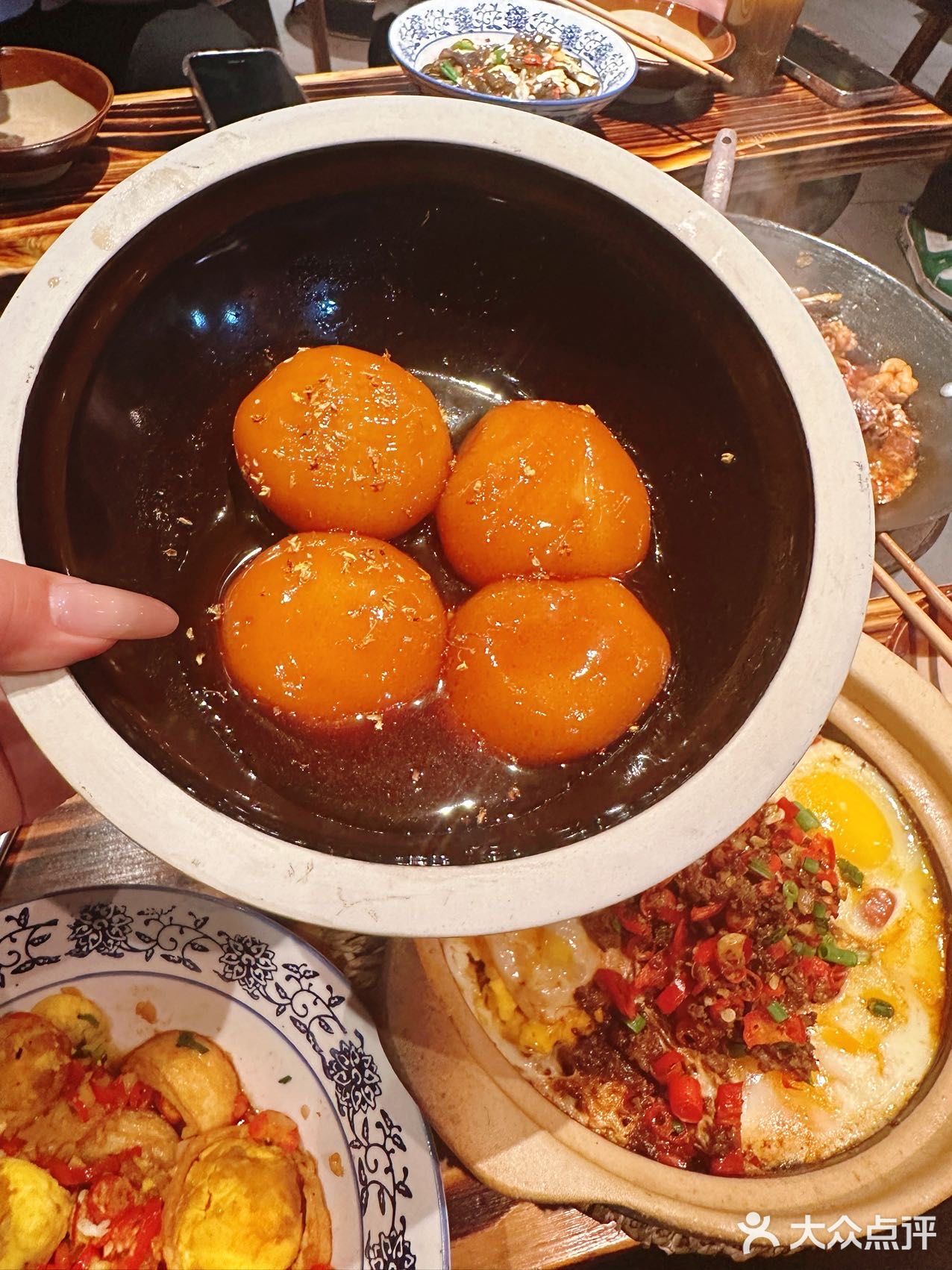 藏在小区里的湖南味｜板凳上的饭桌