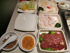 -海底捞火锅鲜切牛肉主题店(长寿路店)