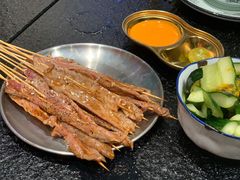 -何妹湿辣牛肉·粤式烧烤砂煲(桂雅路店)