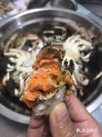 清蒸大闸蟹 现在的朋友圈功能很强大，吃的、用的啥都可