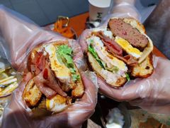 双蛋指椒牛肉汉堡-魏斯理汉堡(西安沣东吾悦店)